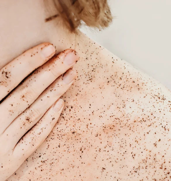 Visuel utilisation pot gelee exfoliante corps Cattier