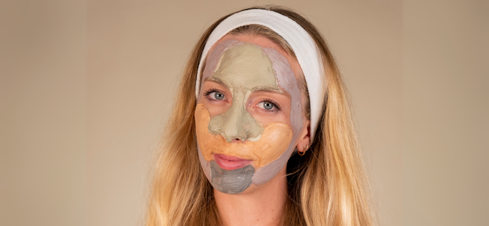 Visuel d'une femme avec les masques à l'argile Cattier mis sur le visage