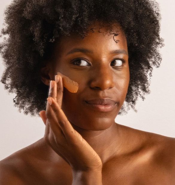 Visuel utilisation masque à l'argile rose Cattier