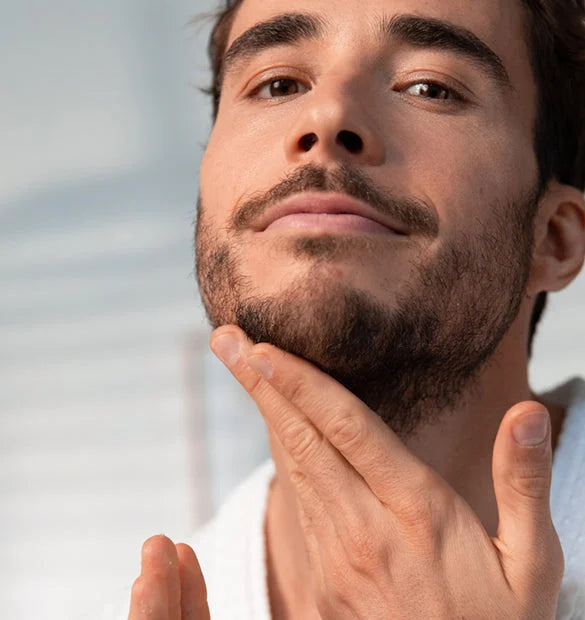 Visuel utilisation pot baume nourrissant barbe et cheveux homme Cattier