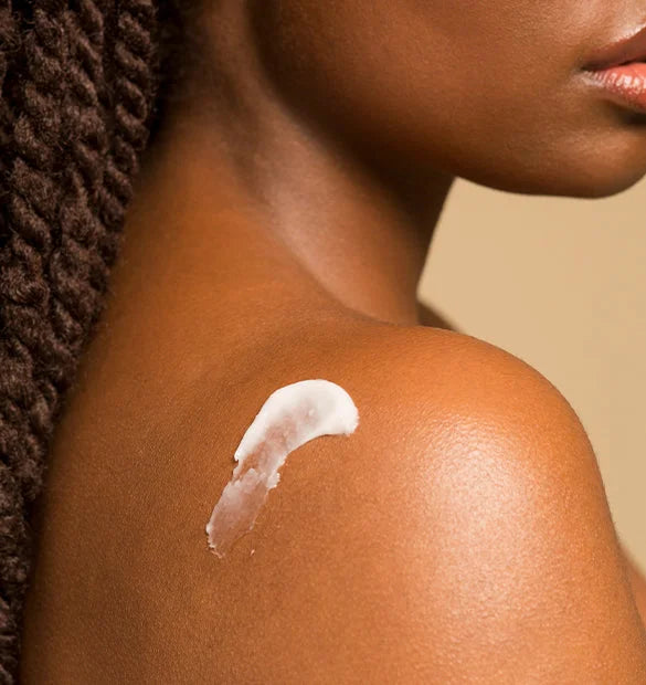 Visuel utilisation pot beurre de karite parfum miel Cattier