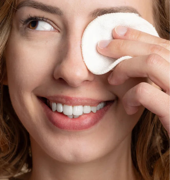 Visuel utilisation flacon demaquillant yeux Cattier