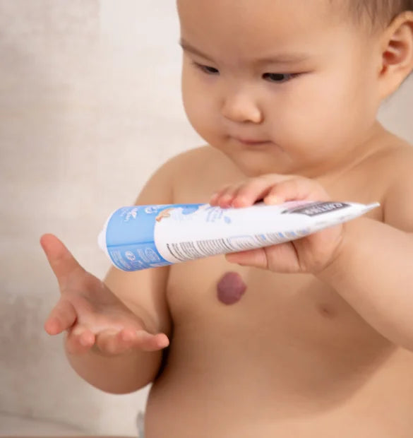 Visuel utilisation creme hydratante visage et corps bebe Cattier