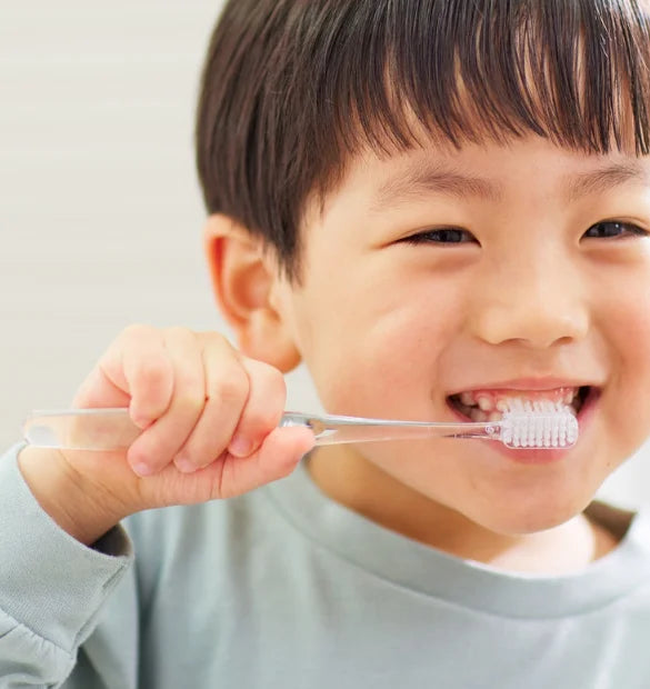 Visuel utilisation tube dentifrice kids gout framboise sans sulfate Cattier