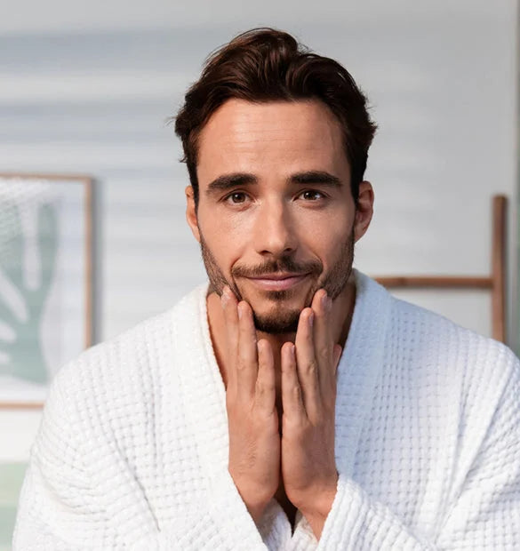 Visuel utilisation tube gel de rasage homme Cattier