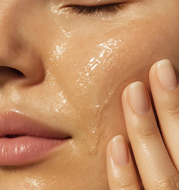 Visuel utilisation flacon huile demaquillante visage et yeux Cattier