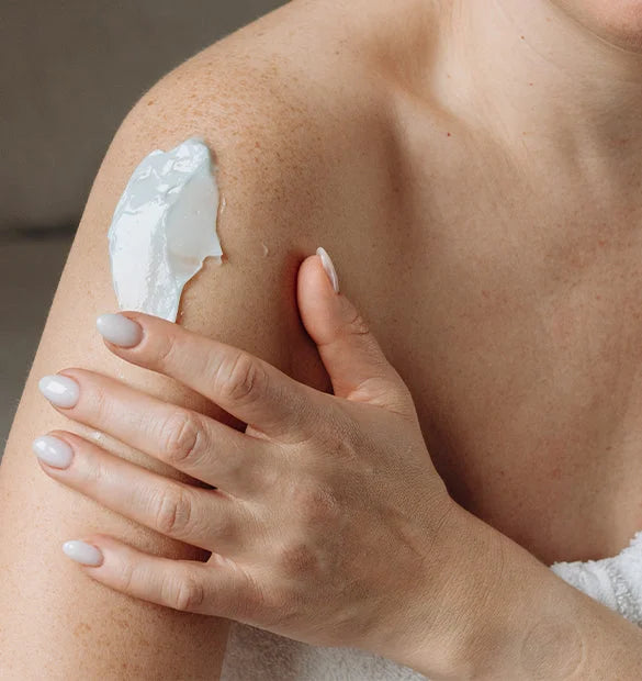 Visuel utilisation flacon lait corps revitalisant Cattier