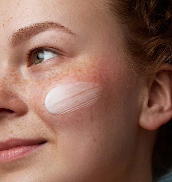 Visuel utilisation flacon soin de jour apaisant peaux sensibles Cattier