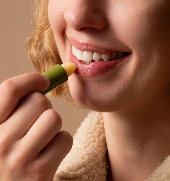 Visuel utilisation stick levres reparateur nourrissant Cattier